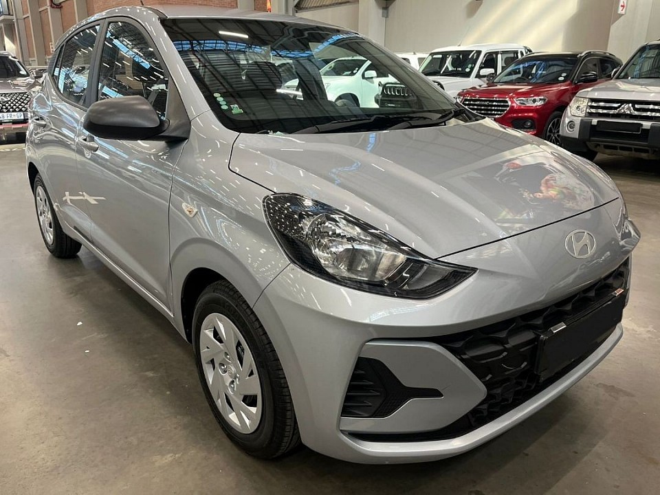 2025 HYUNDAI GRAND I10 1.0 MOTION FOR SALE R200 000 ✅ 169 km | Brand New Condition ✅ Sporty design with everyday comfort ✅ Perfect balance of reliability & affordability FINANCE AVAILABLE ON RENT TO OWN  💰 DEPOSIT : R20 500  💳 From only R3 999PM   📩 Contact US  today and let’s get you DRIVING! We Are Based In Mokopane Limpompo At 📍No 48 Van Riebeeck Street Mokopane.  ✅Dealership : Auto Vw Mokopane.  WE DO DELIVERY COUNTRYWIDE!!   🔥 Don’t wait – Grand I10 is one of SA’s most loved cars!